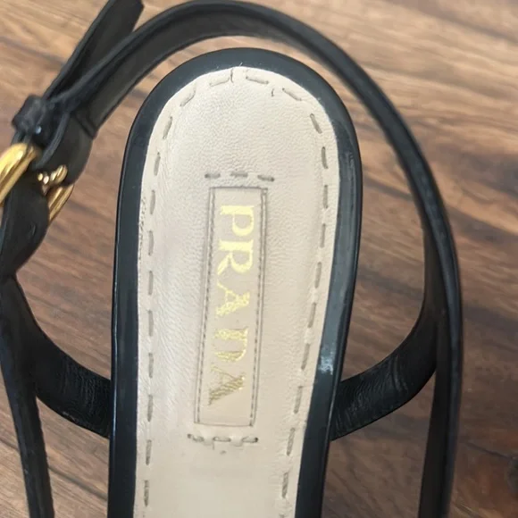 Prada  black heels very comfortable and great condition 😍😍😍 - Picture 3 of 7